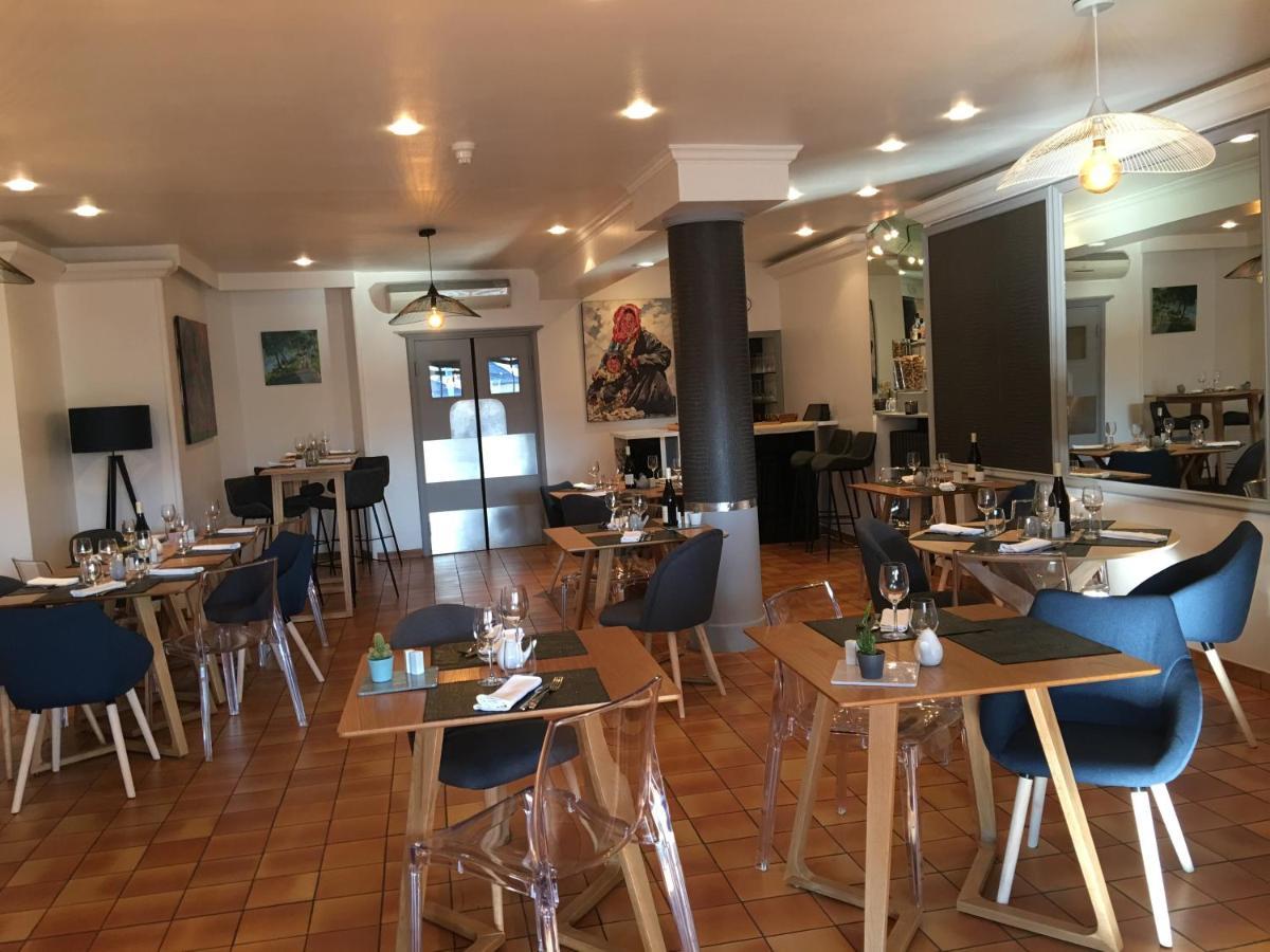 A La Maison Hotel Restaurant Lacaune Buitenkant foto